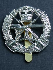 Small Arms School Corps (QC) Cap Badge Image 2