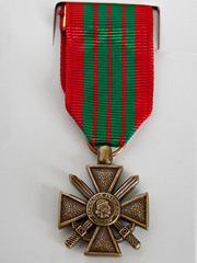 Miniature French Croix de Guerre WW2 Medal Image 2