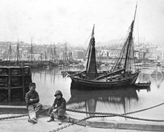 Historic photo of working boys on Scarborough Harbour