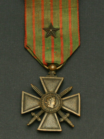 French Croix de Guerre with 5 pointed ribbon star