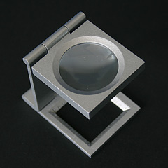 Aluminium folding 6x magnifier