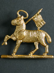 Queen's Regiment Cap Badge (WW2) Image 2