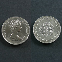 1972 Silver Wedding Anniversary Crown Image 2