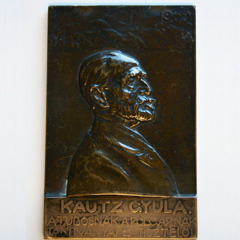 Plaque of Hungarian economist Gyula Kautz